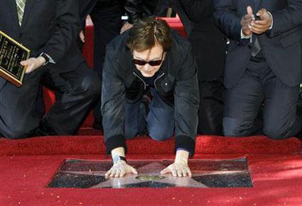 نجمة على رصيف هوليوود للنجم البريطاني بول مكارتني 